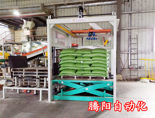 粉料全自動碼垛機大大降低了企業(yè)的運轉(zhuǎn)成本