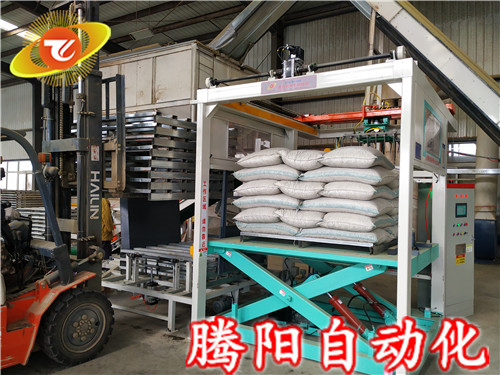如何選擇一款適用的袋料自動碼垛機