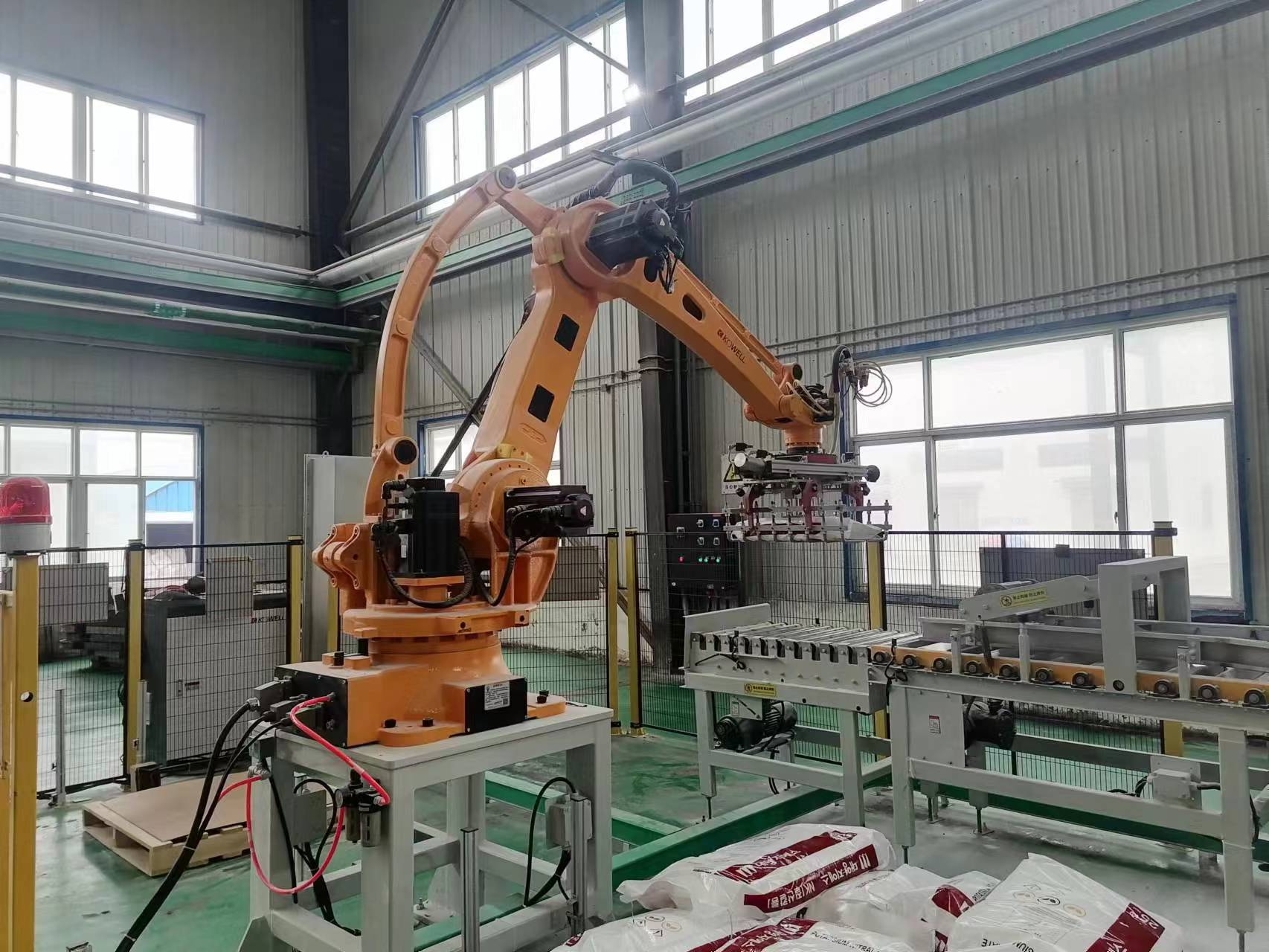 <strong>肥料碼垛機器人，肥料生產(chǎn)線自動搬碼垛機詳細介紹</strong>