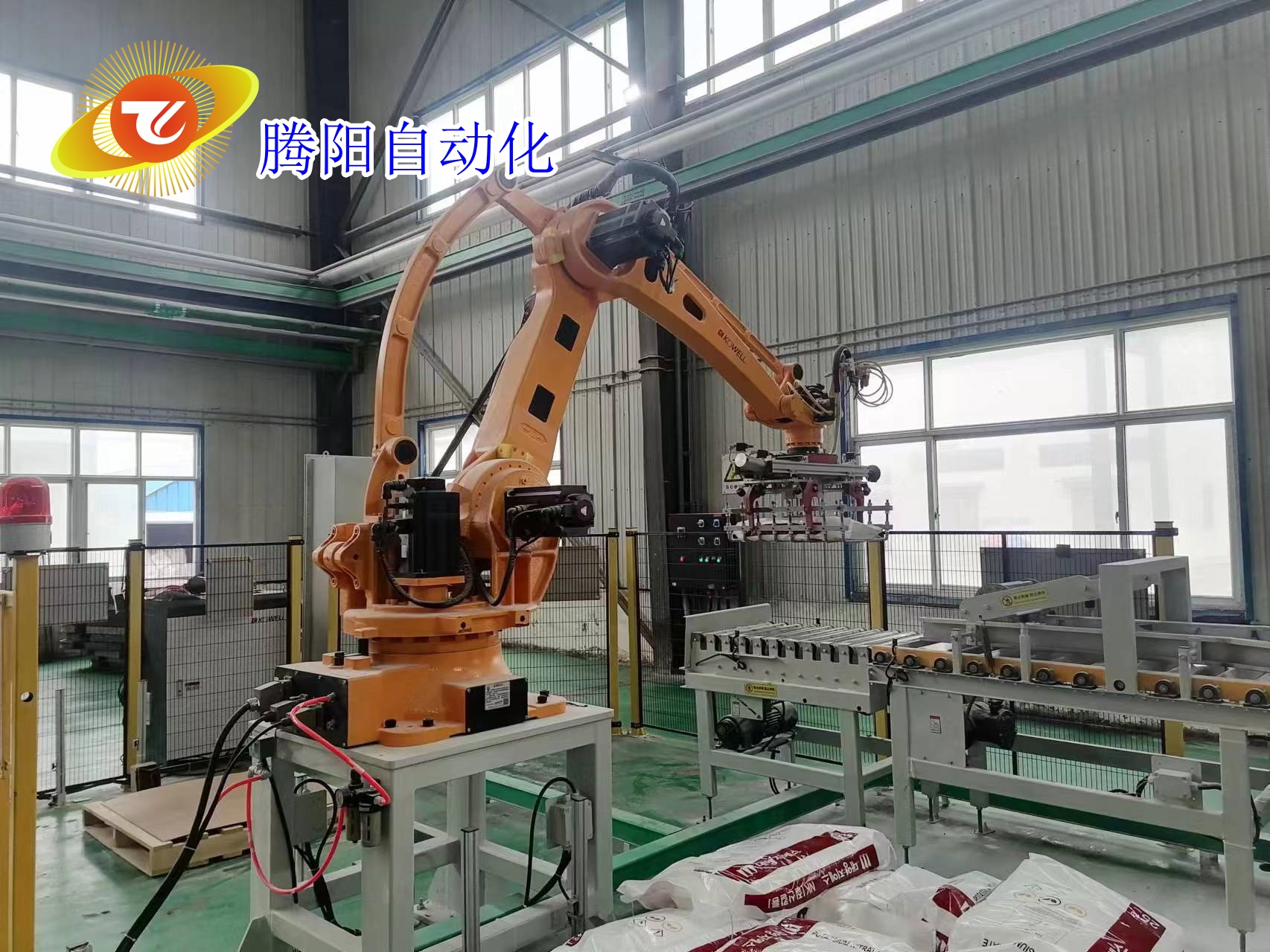 <strong>肥料生產(chǎn)線碼垛機器人有哪些強勁之處</strong>